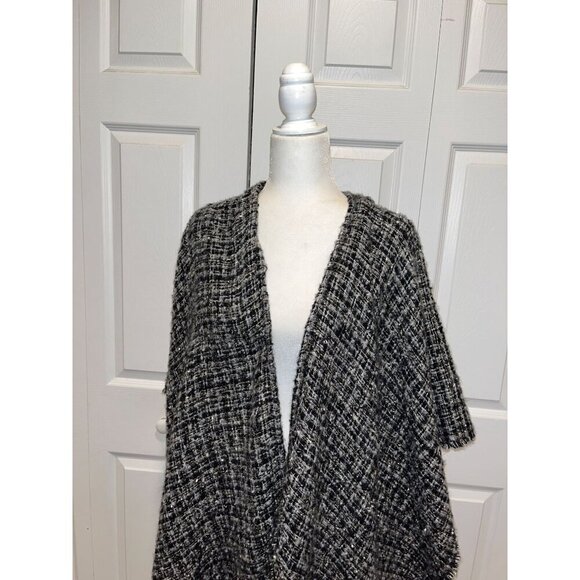 NWT jessica McClintock Wrap SHAWL Metallic plaid with Fringe ultra soft One Size - Picture 3 of 8